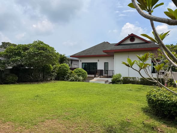 Large House with Garden in Rawai – Close to the Sea