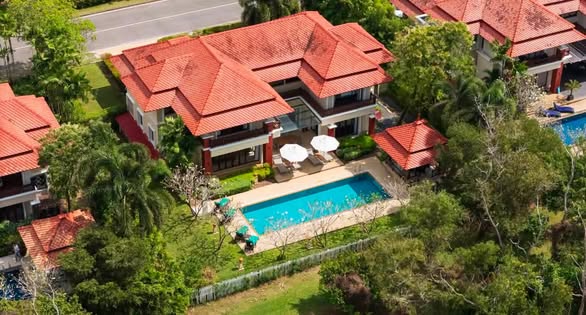 Город Amphoe Thalang, Таиланд · A stylish modern villa with its own 15-meter pool and 4 bedrooms is located in the very heart of Laguna dist