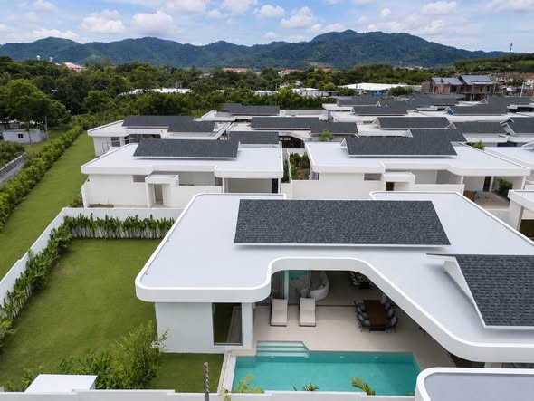 for Rent Property Highlights: • 4 bedrooms with en-suite bathrooms • Accommodates up to 8 guests • Spacious open-plan living area with hig