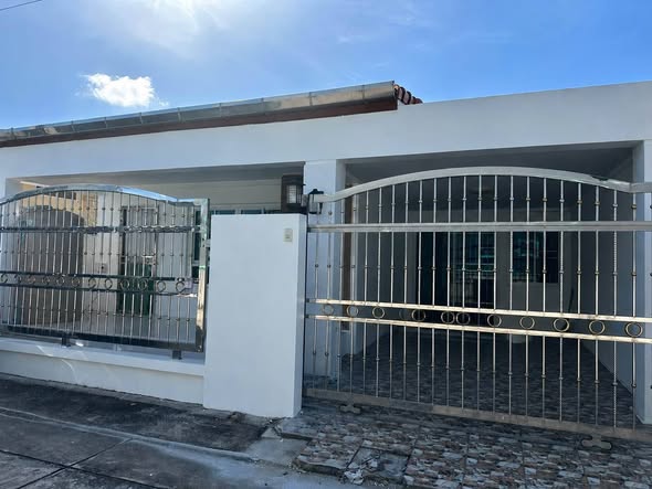 for Rent – Wichit, Phuket Rent: 28,000 THB/month Property Details 3 Bedrooms 2 Bathrooms Fully Furnished & Equipped 4 Air Conditioners 2 T