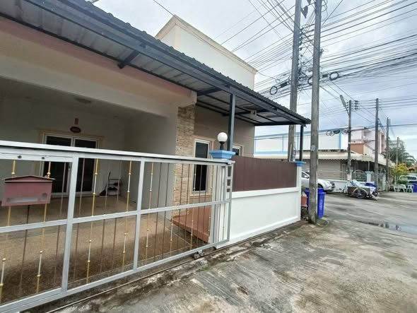 for rent @ Chalong Chalong temple BCIS 22,000 THB per month Detail of property 2 Bedrooms 2 Bathrooms Parking Living Kitchen สนใจติดต่อ 08