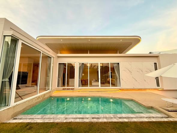 for Rent Saiyuan, Rawai — Only ~7 minutes to Rawai & Nai Harn Beach Property Details: • 3 Spacious Bedrooms, 3 Bathrooms • Elegant master