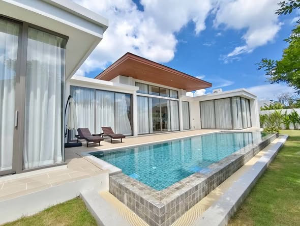 for Rent, UWC and Thanyapura, Phuket 3 bedroom 4 bathroom Study room 600 sqm big garden 12 m long private pool Walk to UWC International S