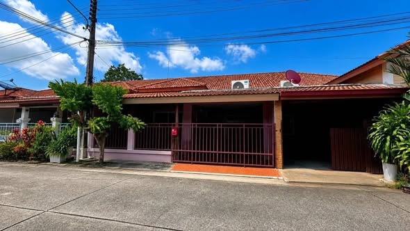 บ้านว่างให้เช่า 17,000 ฿ 3 ห้องนอน 2 ห้องน้ํา อยู่ที่ภูเก็ตวิลล่าสวนหลวง จะเป็นบ้านเปล่านะคะรอลูกค้าย้ายออกสิ้นเดือนมิถุนานี้ 15-30 มิถุนา ถ