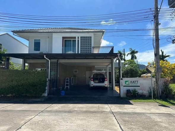 FOR RENT: The First Phuket เดอะ เฟิร์ส ภูเก็ต 50,000 บาท/เดือน Property Details • 4 Bedrooms • 3 Bathrooms • 2-Storey House • Lake View •