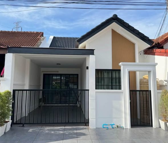 l School – 7 mins • Boat Avenue – 7 mins • Porto de Phuket – 7 mins • Villa Market – 7 mins • Layan Beach – 7 mins • HomePro Thalang – 10 mi