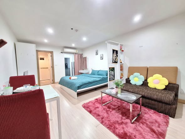 The View Condo Suan Luang(near a park) Conveniently located near cafes, restaurants, and shopping malls