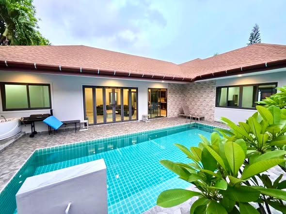 for Rent | 105K | 4BR in Rawai, Phuket | Near Nai Harn Beach ━━━━━━━━━ Villa details: • 4 Bedrooms | 5 Bathrooms • Private Swimming Pool •