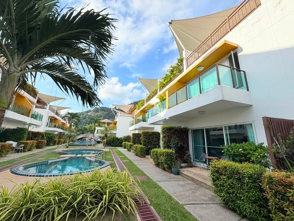 ntract) Ready to Move-in 3 Bedrooms 3 En-suite Bathrooms (One in Each Bedroom) 1 Guest Bathroom Spacious Living Room with a Large Sofa Large