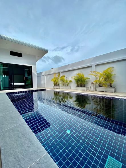 for Rent Rawai , Phuket Price for Rent : 80,000 THB / month (1-year contract only) 3 Bedrooms 3 Bathrooms Fully furnished Private pool Inc