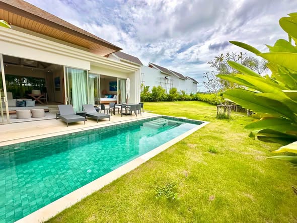 for Rent Trichada Azure ,Pasak, Phuket Experience luxury living in this spacious private pool villa, set on a large land plot in one of Ch