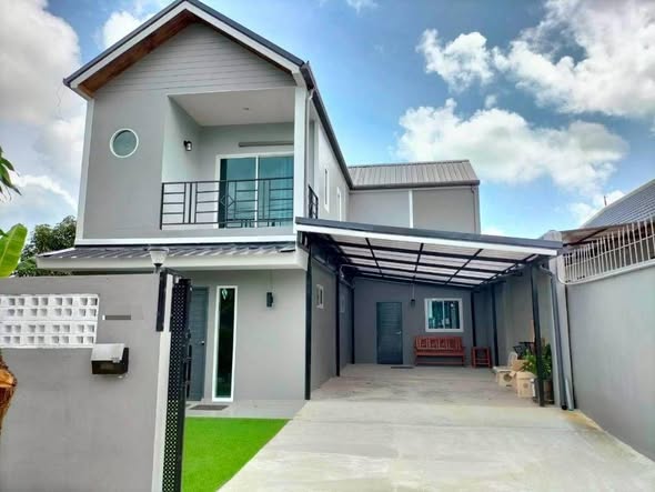 for Rent – Wichit, Phuket Property Features: 3 spacious bedrooms 5 bathrooms 1 bright and spacious living room Separate kitchen Separate l