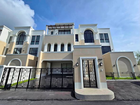 FOR RENT LA DEVINA by Boat Pattana | Samkong, Phuket Town ╔════════════════╗ ONLY 280,000 THB / MONTH ╚════════════════╝ Castello Type – R