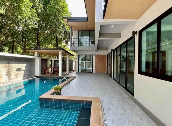 for rent with 3bedrooms 2bathrooms at Paklok area Available now grab it before it gone The rental 60,000 per month ( only yearly ) Fully f