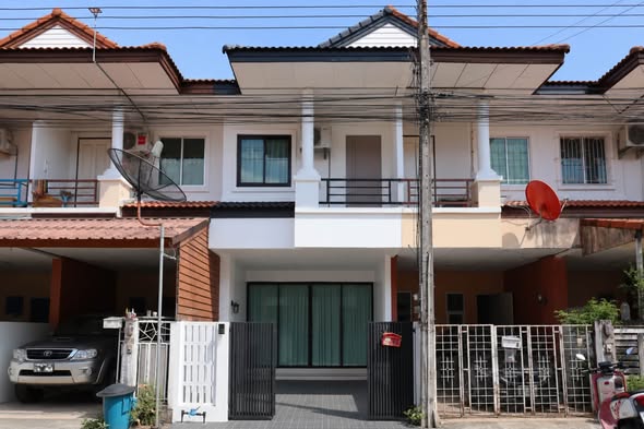 Phanason Villas Borai | พนาสนธิ์ วิลล่า บ่อแร่ ทาวน์เฮ้าส์ 2 ชั้น โซนวิชิต บ้านสวย สภาพใหม่มาก มีพื้นที่จอดรถหน้าบ้าน เดินทางสะดวก ราคา 3,29