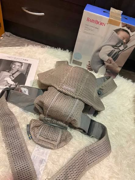 **BabyBjörn Baby Carrier Mini Air Mesh – Excellent Condition** The **BabyBjörn Baby Carrier Mini Air Mesh** is the perfect carrier for newbo