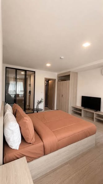 FOR RENT THE BASE BUKIT | Prime Location Rental: 17,000 THB/month (1-year contract) 2 months deposit + 1 month advance Studio Room • 1 Bed