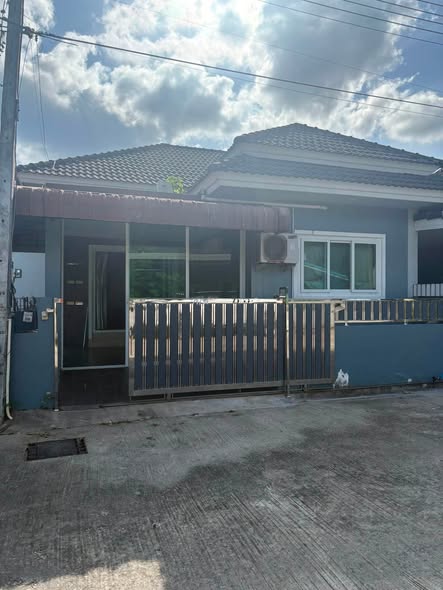 for rent 3 Bedroom - Chalong 20,000 baht per month for rent 2 Bathrooms Living Room Kitchen Washing machine Car park Located at Chalong 5