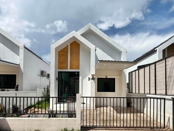 for Sale | Pa Khlok, Phuket Peaceful residential area, only 10 minutes to Phuket International Airport Baan Suansiri Supcharoen Land Size: