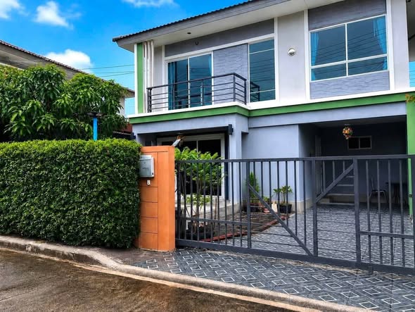 Kathu - Patong Modern Semi-Detached Home with the Feel of a Detached House Spacious land area with excellent privacy No house directly behin