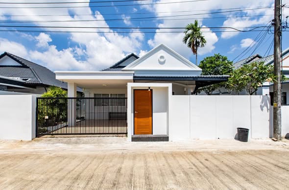 FOR RENT | 35K | 2BR IN THALANG, PHUKET | NEAR ROBINSON THALANG ━━━━━━━━━ House Details: • 2 Bedrooms | 1 Bathroom • Newly Renovated • Ful