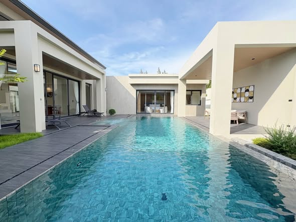 THB 300,000/Month | Luxury 4BR Private Pool Villa | Cherngtalay, Phuket Available for Long-Term & Short-Term Rental Bang Tao Beach | Laguna
