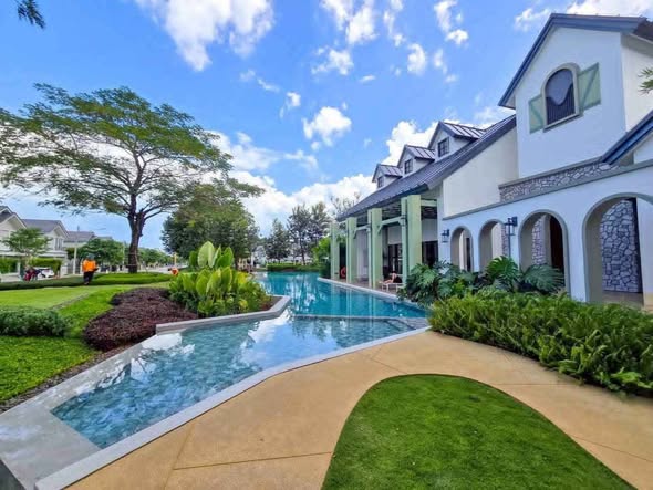 for Rent Short-term and Long-term Rentals Available Lifestyle-Focused Living Wake up to peaceful mornings, relax in your private garden, a