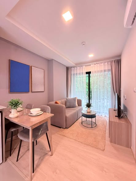FOR RENT THE BASE CHERNGTALAY Rental: 25,000 THB/month (1-year contract) 2 months deposit + 1 month advance Studio Room • 1 Bedroom | 1 Ba