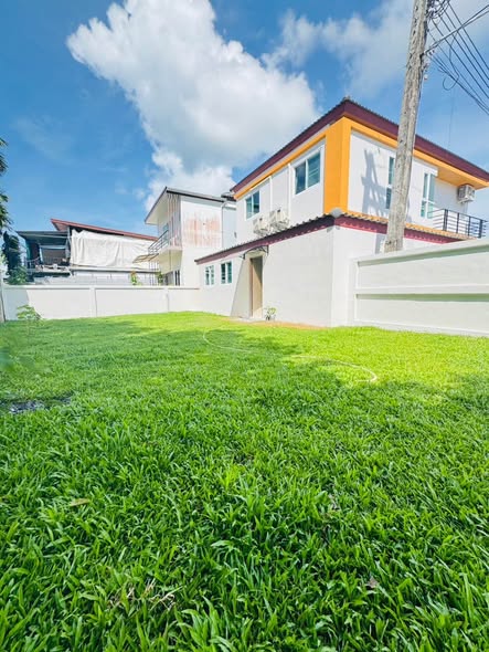 for rent Location : Koh Kaew | International School 4 bedrooms | 3 bathrooms 4 cars parking Fully furnished There is a lawn the back of th