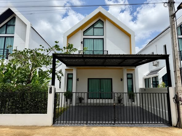 บ้านสวนสิริศุภเจริญ โซนป่าครองชีพ บ้านสภาพดี พร้อมเข้าอยู่ ฟรีเฟอร์นิเจอร์และเครื่องใช้ไฟฟ้า ทําเลดี ใกล้โรงเรียนนานาชาติ UWC และสนามบินภูเก