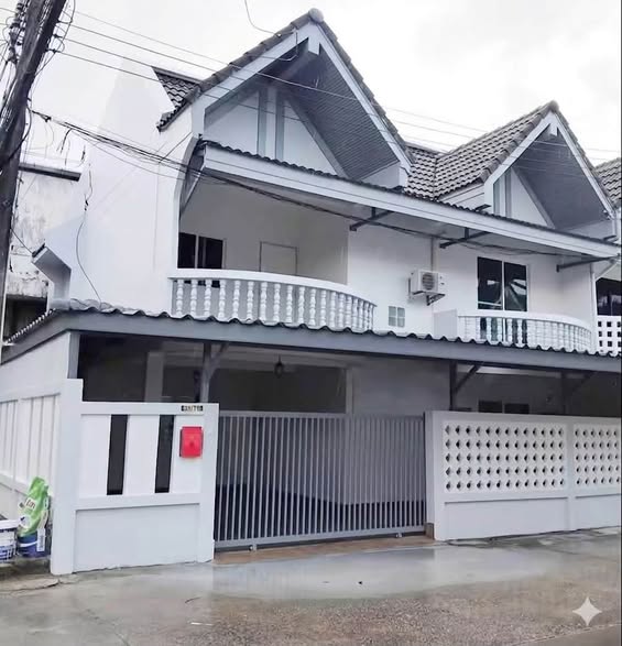 บ้านรีโนเวทใหม่ เฟอร์นิเจอร์ใหม่ (pet friendly) พิกัด หน้าโรงพักกะทู้ 3 ห้องนอน | 2 ห้องน้ํา ค่าเช่า 25,000 บาท/เดือน (ประกัน 2ด ล่วงหน้า 1ด