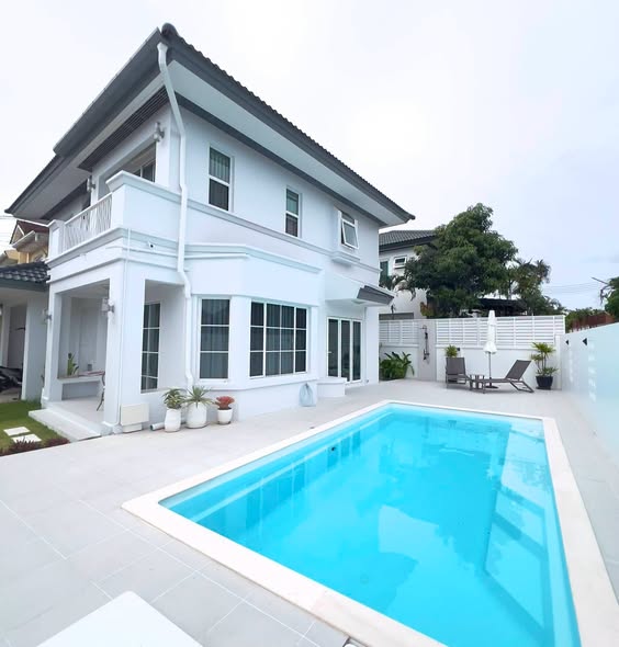 Город Пхукет, Таиланд · Poolside Family Living | Private Pool Villa in Land and House Park, Chalong, Phuket near BCIS International School D