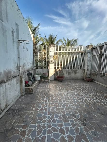 Cho thuê nhà nguyên căn , gần Trường Đại học Thái Bình Dương. diện tích 120 m2, vị trí đẹp, gần đường lớn - 2 phòng ngủ, 2 nhà vệ sinh - Sân