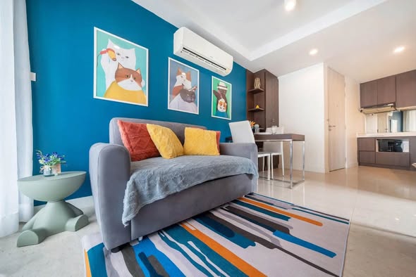 This fully furnished 1-bedroom apartment at The Aristo Condominium in Surin is perfect for digital nomads, couples, or solo travel