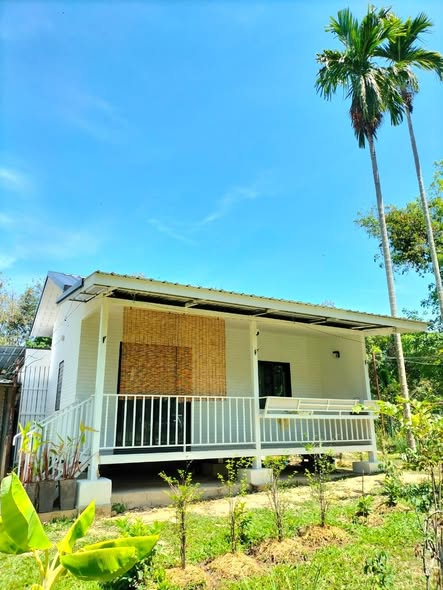 1 bedroom 1 bathroom private house with a balcony and garden view in Wichit (Panwa) available now