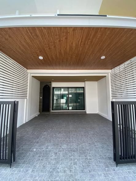 FOR RENT : Modern Townhome in Kathu 35,000 บาท/เดือน Kathu, Phuket Property Details • 3 Bedrooms • 3 Bathrooms • Living Area: 120 SQ