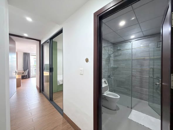FOR RENT WITH MODERN FURNITURE ON TRAN PHU STREET NEAR THE SOUTH SEA OF NHA TRANG Location: Vinh Nguyen, South Nha Trang ward