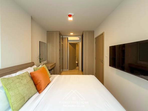 The base cherngtalay 1 bedroom 1 bathroom fully furnished kitchen washing 34 sqm Building A 4floor Price 32,000 per mont