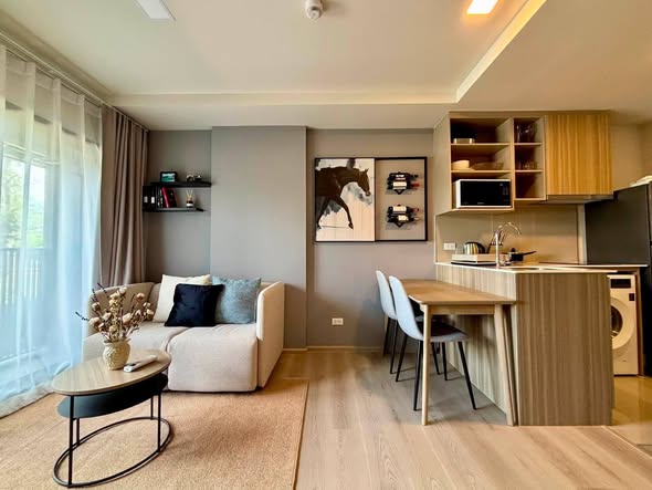 Pets are welcome Unit highlights - Pet friendly unit - The largest 1-bedroom unit, 35 som - Scratch-resistant curtains and sofa - Changing t