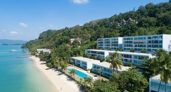 um—a low-rise, boutique estate of only 24 residences—this expansive 3-bedroom home offers villa-scale living space combined with the securit