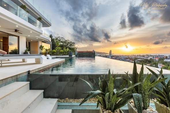 y service for promoting, advertising or reviewing hotel, resort, spa, villa, condominium, cafe', restaurant, etc