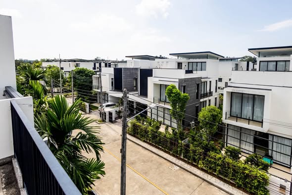 for Rent Modern 3-storey townhouse in the heart of Laguna Phuket, just minutes from Bang Tao Beach