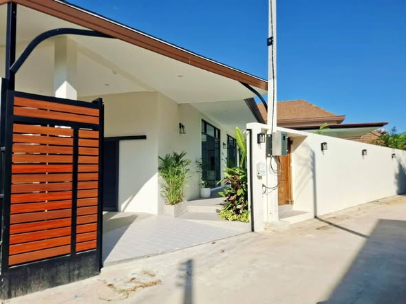 Rose pool villa for RENTAL (Brand New) Areas : Chalong 2 Bedrooms 3Bathrooms Pool size : 4x8x1