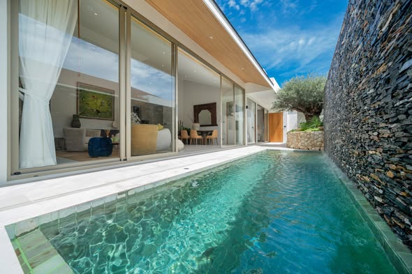 This villa is available for both flexible monthly stays and stable yearly contracts, making it ideal