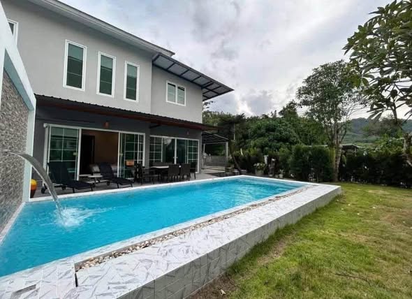 Private Pool Villa · Manik, Cherngtalay A spacious standalone pool villa in a quiet residential area — ideal for long-stay living with priva