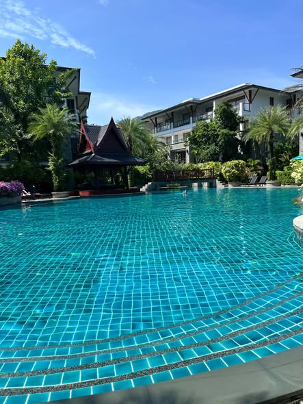 *Luxury 3-Bedroom Apartment Near Naithon Beach, Phuket* Located on the first floor of a low-rise residence, this eleg