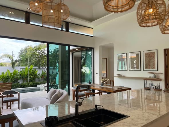 Land Area: 540 sq