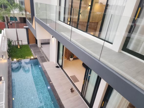 for Rent & Sale in Rawai, Phuket Location: Rawai, Phuket Modern 2-storey pool villa with a rooftop, ready to move in