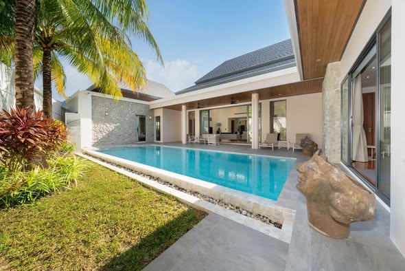 For Rent – Ready to Move-in 1st August Rental Price: THB 280,000 per month Experience luxury living in this beautifully designed fully fur
