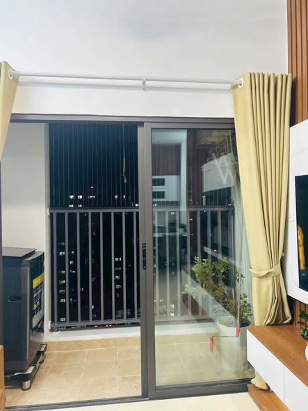 Cho thuê căn hộ 3PN - SSH08 Hà Quang 1 - Diện tích : 68m2 , thiết kế 3phòng ngủ, 2wc - Tầng cao, bancol view biển và Pháo hoa cực đẹp - Nội